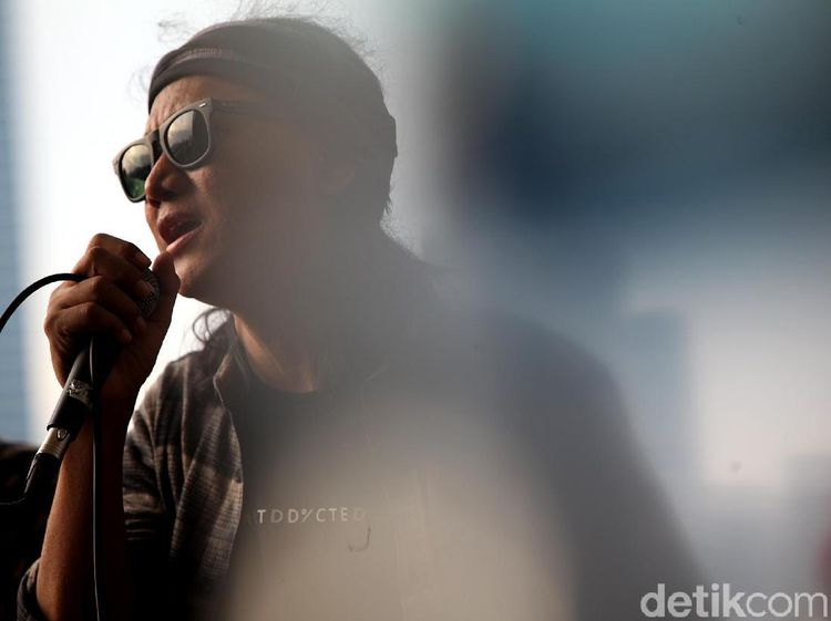Potret Penampilan Terakhir Tepeng Steven & Coconut Treez di detikcom
