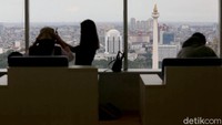 Gedung Perpusnas RI ini berhadapan langsung dengan Tugu Monumen Nasional (Monas).