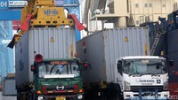 Sementara itu, impor mesin dan pesawat mekanik dari China ke Indonesia juga anjlok 11,24% (mtm) dan turun 2,8% (yoy). Disusul oleh impor besi dan baja yang turun 10,97% (mtm) dan turun 39,47% (yoy).