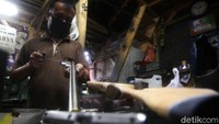 Setelah meredanya pemberontakan DI/TII di wilayah Bandung, barulah senjata produksi Desa Cikeruh dihentikan secara massal. Hingga pada akhirnya Desa Cikeruh hanya memproduksi senjata jenis senapan angin.