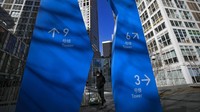 Meski aktivitas perekonomian di sejumlah sektor telah kembali dibuka namun kegiatan bisnis itu belum sepenuhnya kembali normal. Kondisi itu tentunya berimbas pada pertumbuhan ekonomi China. AP Photo/Andy Wong.