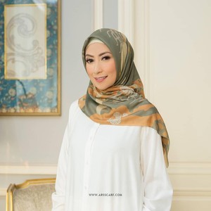 Sultan Djorghi Jadi Kontroversi Pamer Foto Annisa Trihapsari Tanpa Hijab Sultan Djorghi Jadi Kontroversi Pamer Foto Annisa Trihapsari Tanpa Hijab