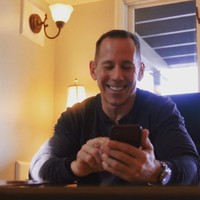 Waktuku dan frustrasi dan kekecewaan senilai ribuan dolar, itulah yang saya keluarkan untuk berkencan, ucapnya. Foto: Dok. Jeff Gebhart