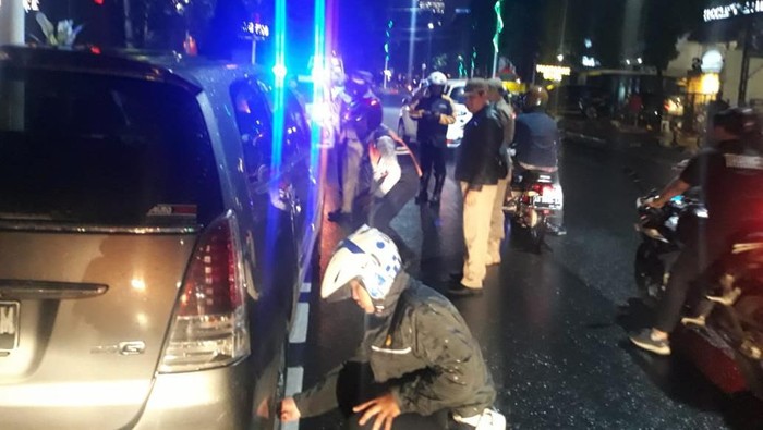 Dishub Jaksel Cabut Pentil 20 Kendaraan di Jalan Gunawarman.
