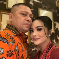 Gosip tentang perceraian KD dan Raul semakin santer terdengar setelah perwakilan Raul menyambangi Pengadilan Agama Jakarta Selatan. Humas PA Jaksel, Faizal Kamil, mengatakan perwakilannya datang untuk menanyakan proses gugat cerai. Berkas-berkas, tentunya kalau cerai gugat atau cerai talak, istri mengajukan atau suami mengajukan yang dilihat dan ditanyakan pasti kutipan akte nikah dulu, kata Humas PA Jaksel, Faizal Kamil, saat ditemui di kantornya, Senin (17/2/2020). Lewat media soial mereka masing-masing, KD dan Raul telah membantah berita perceraian mereka. Keduanya mengatakan bahwa isu tersebut adalah hoax.