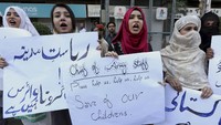 Sejumlah warga Pakistan ini merupakan keluarga dari mahasiswa yang tengah belajar di Wuhan, China.