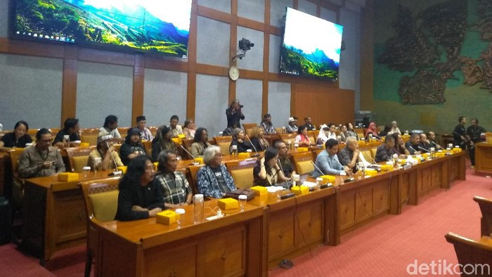 Forum Seniman Peduli Taman Ismail Marzuki (TIM) audiensi di DPR (Nur Azizah Rizki Astuti/detikcom)