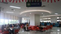 Ini adalah salah satu sudut Kantin yang terbilang cukup luas dan nyaman untuk sekadar menghabiskan waktu.