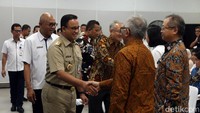 Pembangunan MRT fase II ini diawali sejak Maret 2019 lalu dengan menggarap paket CP200, yang kini sudah selesai dibangun sejak September lalu. CP200 sendiri adalah pembangunan gardu induk MRT fase II di Monas, dengan membuat dinding diafragma untuk gardu tersebut.