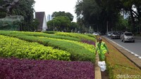 Taman Patung Diponegoro memiliki luas 2.736 meter persegi.