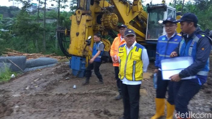 Suasana Tol Cipularang Menteri PUPR Basuki Hadimuljono kunjung longsor tol Cipularang