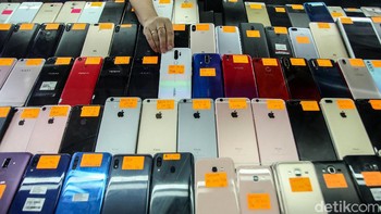 Upaya pemerintah dalam memberangus peredaran perangkat seluler ilegal terus dilakukan, di mana saat ini dengan cara pemblokiran ponsel BM lewat nomor International Mobile Equipment Identity (IMEI).