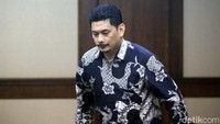 Atas perbuatan itu, Darman diyakini jaksa bersalah melanggar Pasal 5 Ayat 1 huruf b UU Nomor 31 Tahun 1999 tentang Pemberantasan Tindak Pidana Korupsi sebagaimana telah diubah dengan Undang-Undang Nomor 20 Tahun 2001 juncto Pasal 55 ayat (1) ke-1 Jo pasal 64 ayat (1) KUHP pidana.
