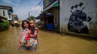 Banjir ini disebabkan oleh luapan Sungai Citarum.