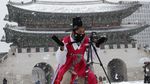 Gaya Penjaga Istana Gyeongbok Berubah Gegara Corona