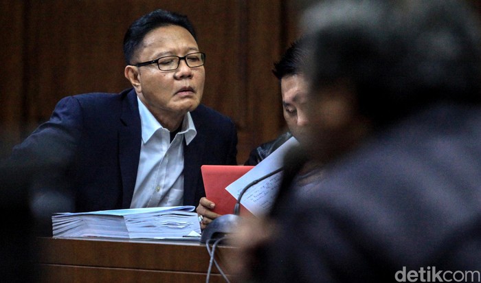 Sidang kasus suap impor bawang putih yang menjerat eks anggota DPR RI I Nyoman Dhamantra kembali berlanjut. Sidang kali ini beragendakan pemeriksaan saksi.