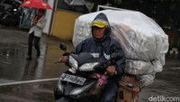 Risiko seperti rentan terkena penyakit seperti flu tak mereka indahkan.