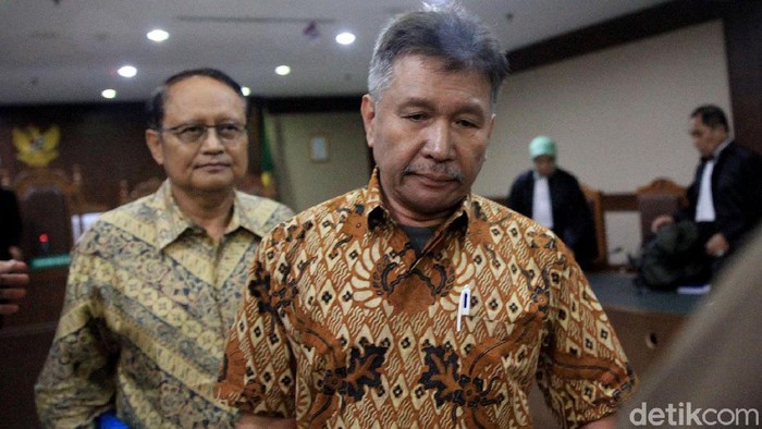 Raden Priyono dan Djoko Harsono jalani sidang di Pengadilan Tipikor Jakarta. Keduanya di sidang dalam kasus korupsi yang rugikan negara hingga Rp 35 triliun.