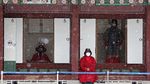 Gaya Penjaga Istana Gyeongbok Berubah Gegara Corona