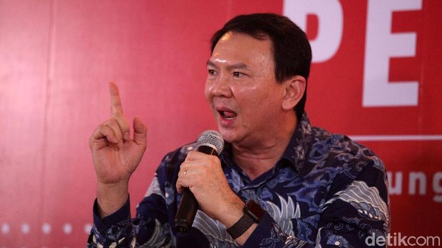 Mantan Gubernur DKI Jakarta Basuki Tjahaja Purnama alias Ahok meluncurkan buku 'Panggil Saya BTP' di Gedung Tempo, Palmerah, Jakarta Selatan, Senin (17/2/2020).
