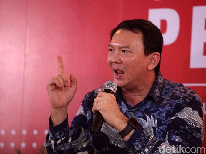 Mantan Gubernur DKI Jakarta Basuki Tjahaja Purnama alias Ahok meluncurkan buku Panggil Saya BTP di Gedung Tempo, Palmerah, Jakarta Selatan, Senin (17/2/2020).