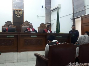 Keponakan Pupung: Dana Tak Pernah Cerita Masalah Keluarga