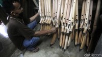 Saat itu Raden Soemadimadja membuat senapan jenis Dorlok atau singkatan dari didor dan dicolok (ditembakkan dan didorong).