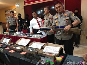 Polda Sulsel Bongkar Home Industry Senpi Rakitan, 43 Senjata Disita