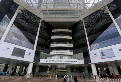 Perpustakaan kini tak lagi menjadi tempat yang membosankan. Seperti Perpustakaan Nasional yang digadang-gadang sebagai perpustakaan tertinggi di dunia ini. Intip jeroannya yuk!