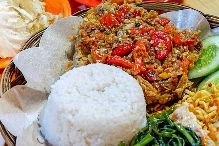 Punya Uang Rp 15 Ribu Bisa Makan Ayam Geprek Di Sini Punya Uang Rp 15 Ribu Bisa Makan Ayam Geprek Di Sini