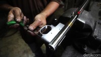 Setiap bulannya bengkel rumahan ini dapat memproduksi 20 sampai 30 unit tergantung pemesanan konsumen atau bandar (pengepul). 