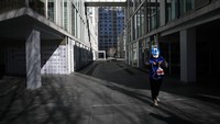 Berbagai upaya pun dilakukan pemerintah China guna menekan dampak kerugian akibat virus tersebut, mulai dari menjanjikan keringanan pajak hingga subsidi kepada perusahaan yang dirugikan. AP Photo/Andy Wong.