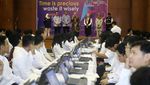 Menaker Tinjau Langsung Ujian CPNS