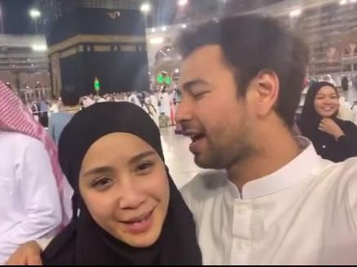Raffi Ahmad dan Nagita Slavina ulang tahun di mekkah.