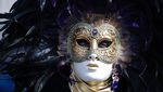 Ragam Kostum dan Topeng Unik Meriahkan Karnaval di Venesia