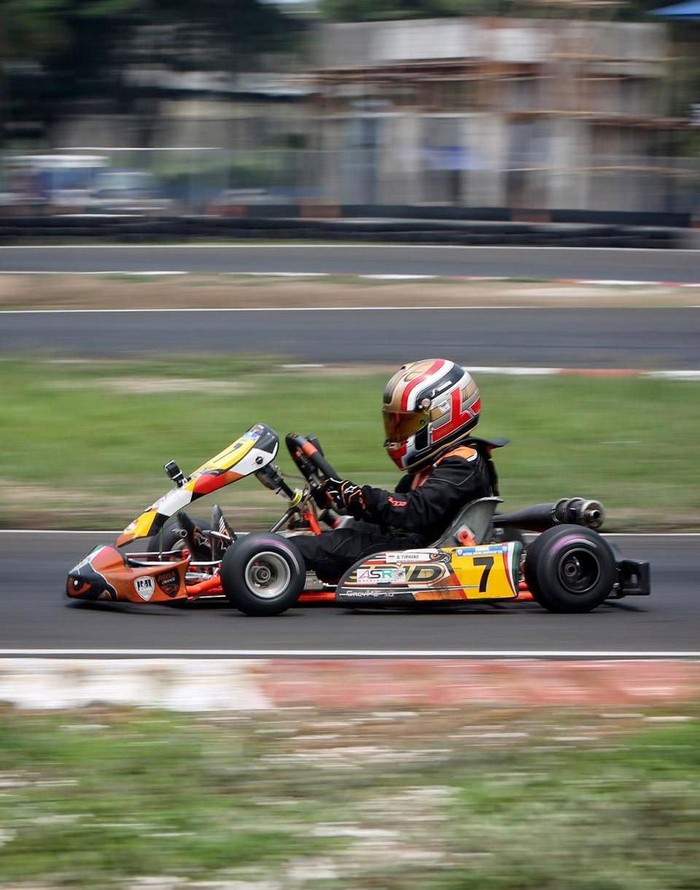 Pembalap Cilik Boyong Dua Gelar Kejuaraan Gokart Asia Pembalap belia Qarrar Firhand Ali tampil gemilang di ajang seri pembuka Asian Karting Open Championship (AKOC) di Sirkuit Karting International Sentul, Bogor, Jawa Barat.