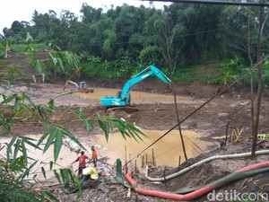 Jasa Marga-BBWS Sedot Genangan Diduga Penyebab Longsor Tol Cipularang