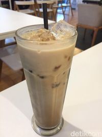 Kiila Kiila: Santai Mencicip Shirataki Cakalang Ditemani Kopi Susu Gula Aren