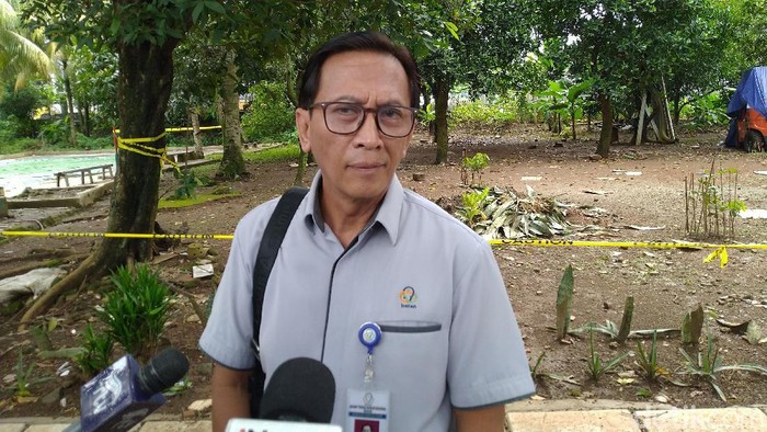 Pengangkutan limbah radioaktif di perumahan Batan Indah, Serpong, Tangerang Selatan (Tangsel) dilanjutkan (Sachril Agustin Berutu/detikcom)