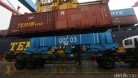 Berdasarkan komoditasnya, ekspor Indonesia ke China yang mengalami penurunan adalah lemak dan minyak hewan nabati, turun 65,58% (mtm) dan turun 52,66% (yoy).