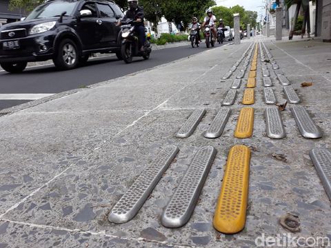 Duh! Ratusan Guiding Block di Pedestrian Kotabaru Yogya Hilang