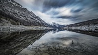 Danau dengan panjang 7 km ini terkenal karena kecantikannya dan fotonya pun Instagrammable banget. Dok. Istock/Chinaface.