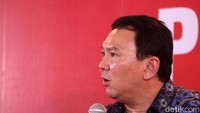 Ahok lantas menceritakan saat dirinya bertemu dengan seorang ibu bhayangkari. Si ibu heran atas sebutan Ahok.