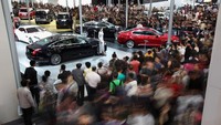 Bicara soal Beijing Autoshow, ajang ini kerap menjadi tempat World Premier para pabrikan otomotif dunia. Karena Cina merupakan salah satu pasar otomotif terbesar di dunia saat ini. Tidak hanya pabrikan Cina sendiri, pabrikan dunia pun berebut untuk bisa memperkenalkan produk mereka pertama kalinya di dunia pada ajang tersebut. Feng Li/Getty Images.