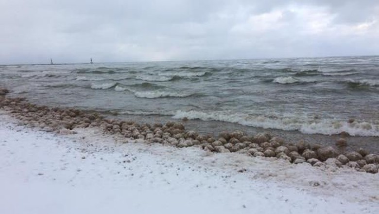 Bola es di Danau Michigan Bola es di Danau Michigan