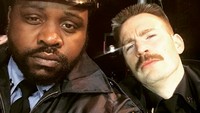 Selain itu ia juga pernah tampil dalam pentas teater bersama Chris Evans. Dok. Instagram/bryantyreehenry