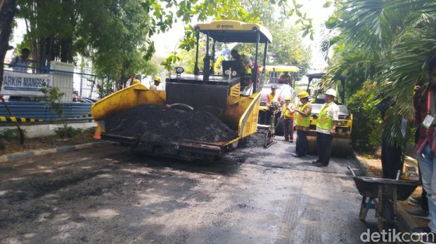 Kota Semarang Mulai Pakai Aspal Campuran Plastik Kresek