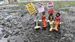Aksi Duyung Cilik Tolak Buang Sampah di Sungai