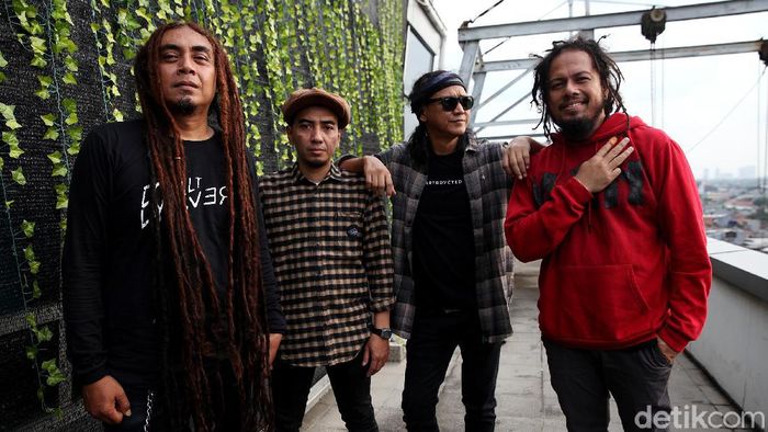 Bangkitnya Steven & Coconut Treez Bangkitnya Steven & Coconut Treez