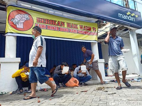 Rp 2 M 'Hilang', Nasabah Kerahkan Massa Segel Bank